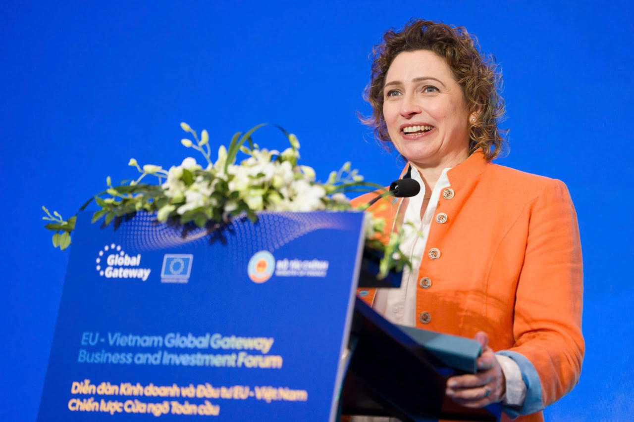 Ph&oacute; Chủ tịch Ng&acirc;n h&agrave;ng Đầu tư ch&acirc;u &Acirc;u (EIB) Nicola Beer.