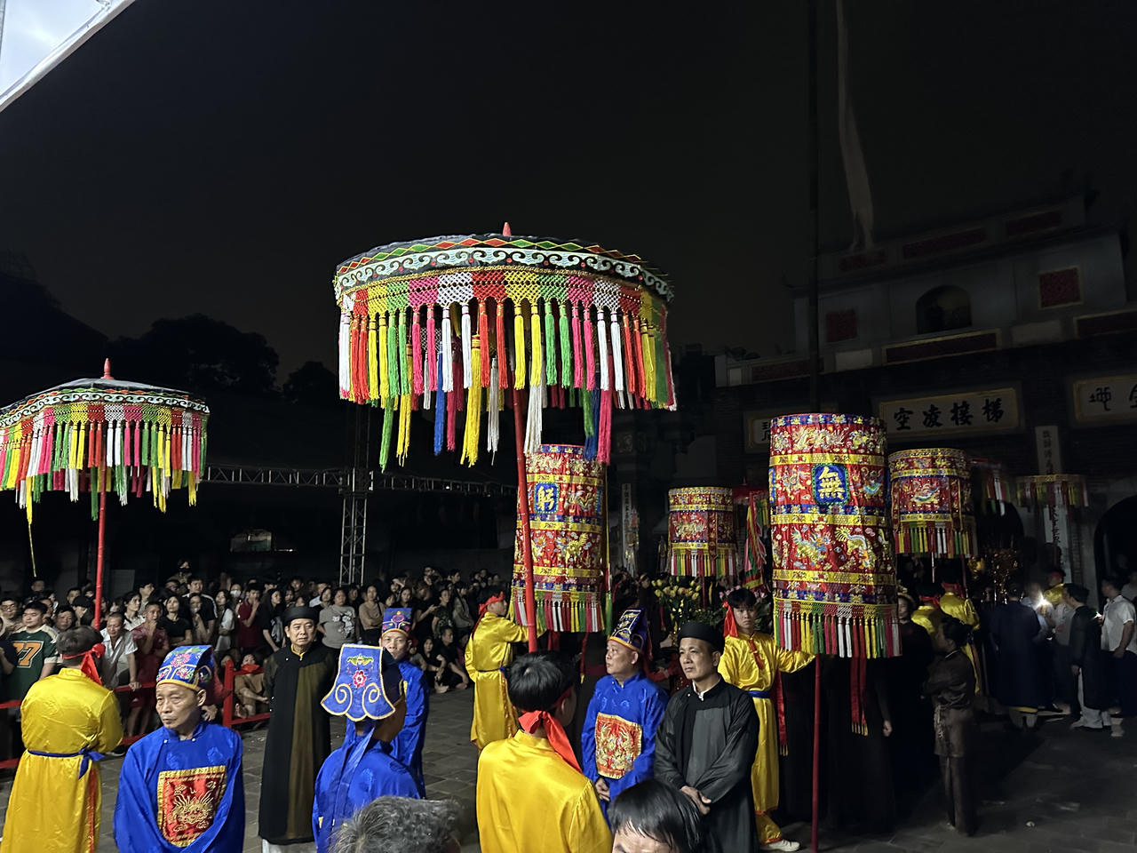 Độc đ&aacute;o 'Lễ rước &acirc;m' tại Lễ hội ch&ugrave;a N&agrave;nh