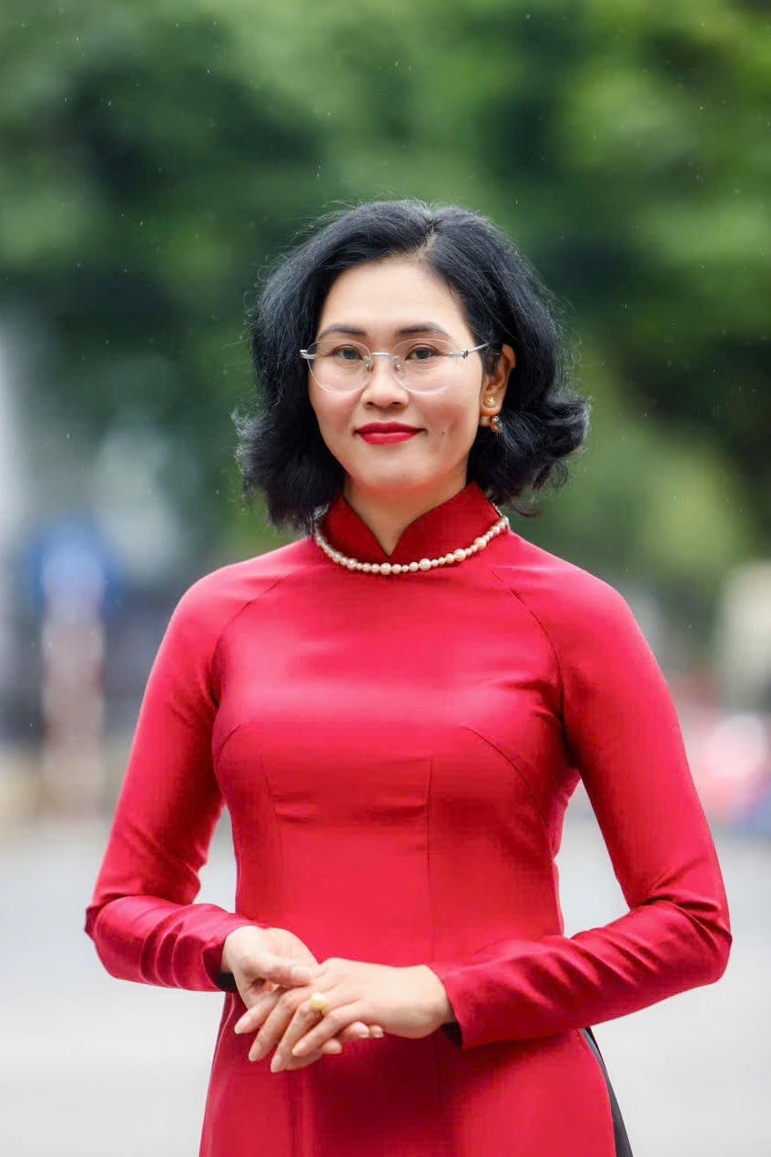 B&agrave; L&ecirc; Thị Th&uacute;y Sen.