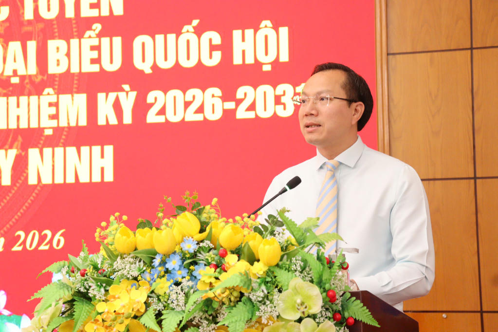 Ủy vi&ecirc;n Ban Thường vụ Tỉnh ủy, Ph&oacute; Chủ tịch UBND tỉnh Đo&agrave;n Trung Ki&ecirc;n - Chủ tịch Hội đồng Phối hợp phổ biến, gi&aacute;o dục ph&aacute;p luật tỉnh ph&aacute;t biểu tại hội nghị.