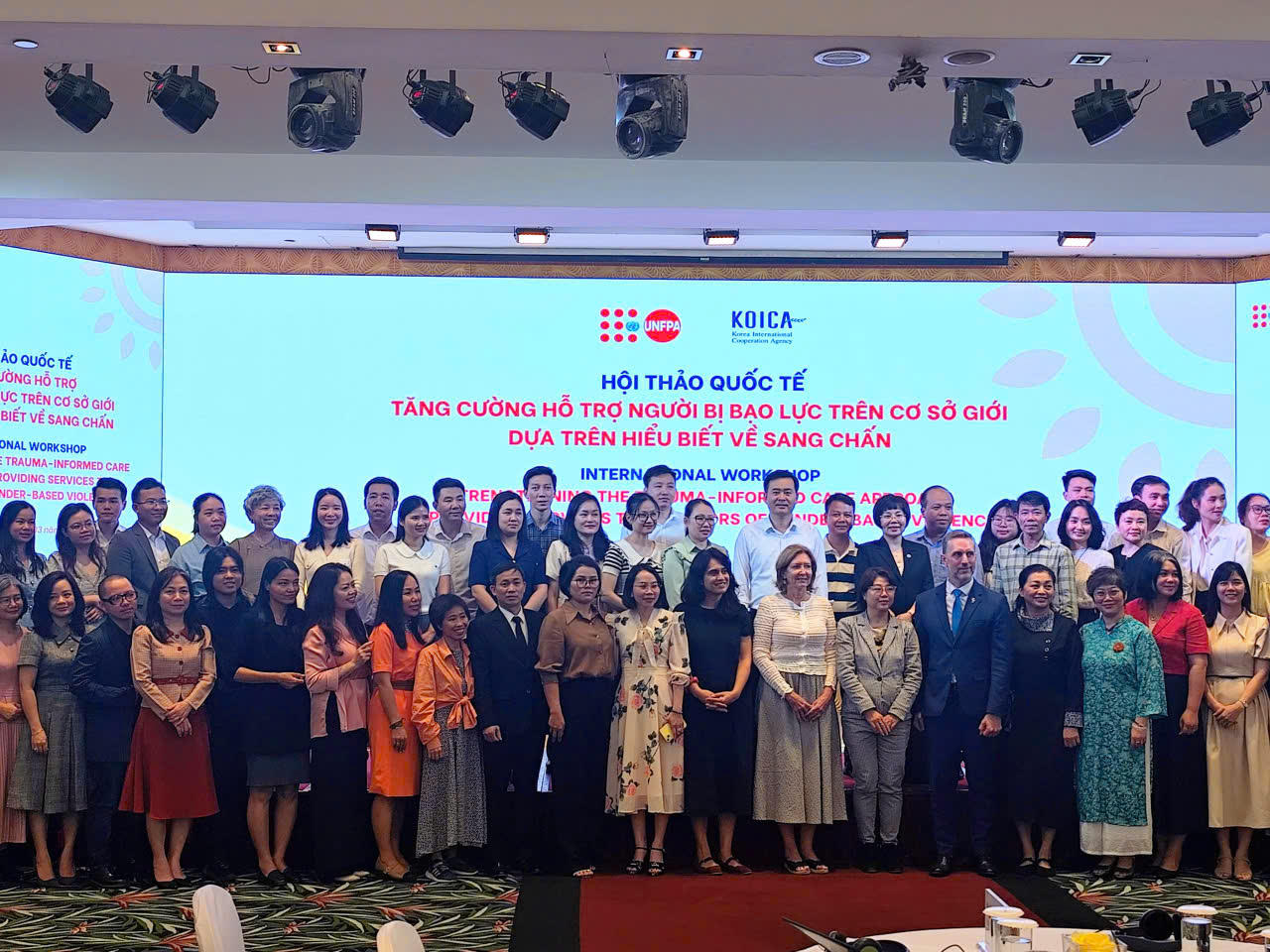 Hội thảo l&agrave; diễn đ&agrave;n quan trọng để c&aacute;c b&ecirc;n li&ecirc;n quan c&ugrave;ng chia sẻ kinh nghiệm thực tiễn trong việc hỗ trợ người bị bạo lực tr&ecirc;n cơ sở giới dựa tr&ecirc;n hiểu biết về sang chấn.