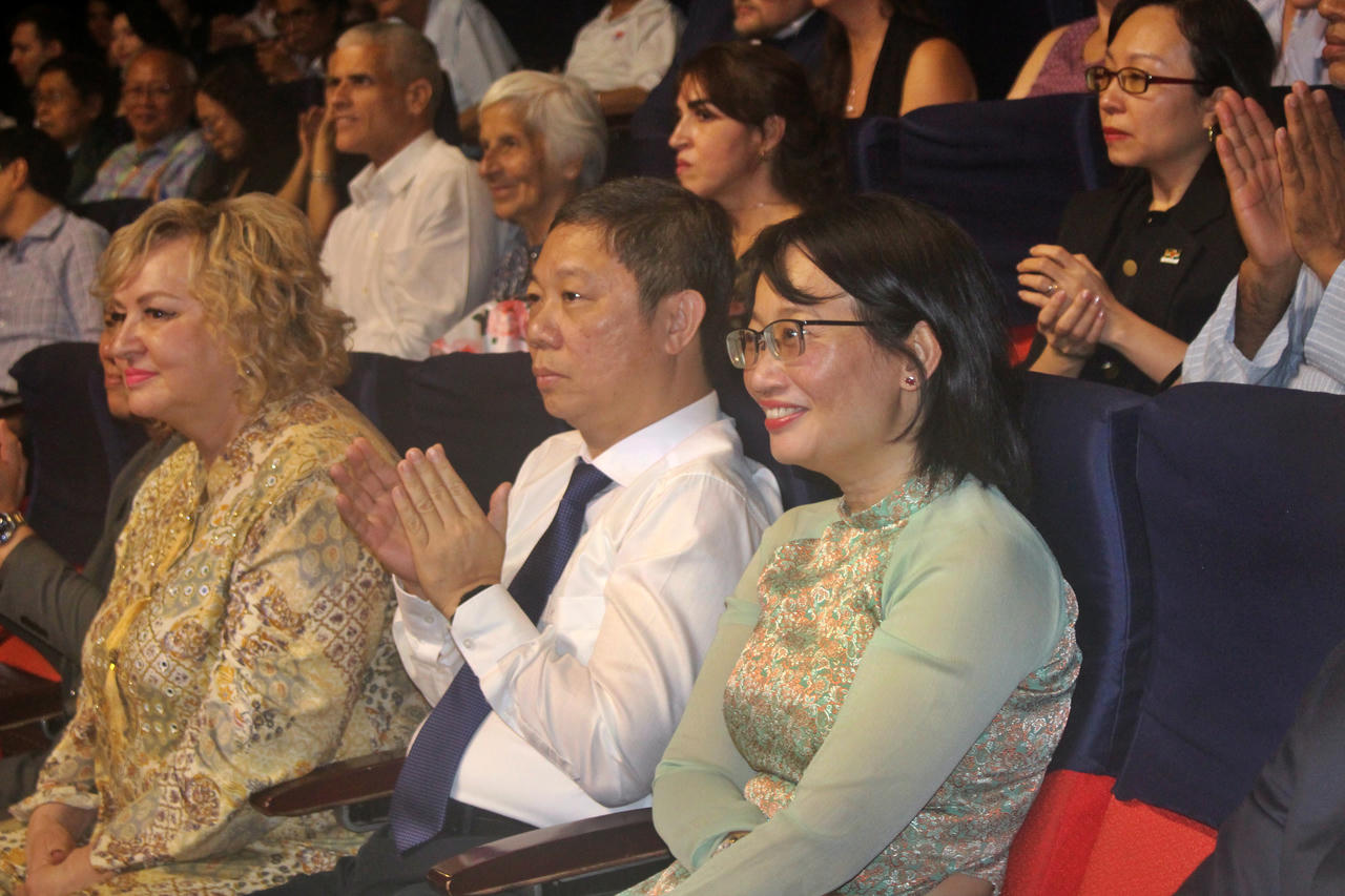 Trưởng Ban Tuy&ecirc;n gi&aacute;o v&agrave; D&acirc;n vận Th&agrave;nh ủy Dương Anh Đức; Ph&oacute; Chủ tịch UBND TP HCM Trần Thị Diệu Th&uacute;y dự chương tr&igrave;nh.