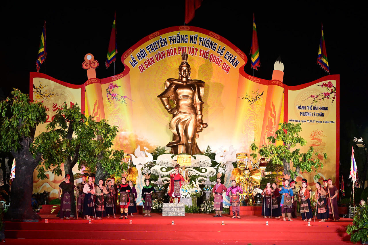 Chương tr&igrave;nh nghệ thuật đặc biệt mang chủ đề &ldquo;Kh&uacute;c khải ho&agrave;n Nữ tướng L&ecirc; Ch&acirc;n&rdquo;