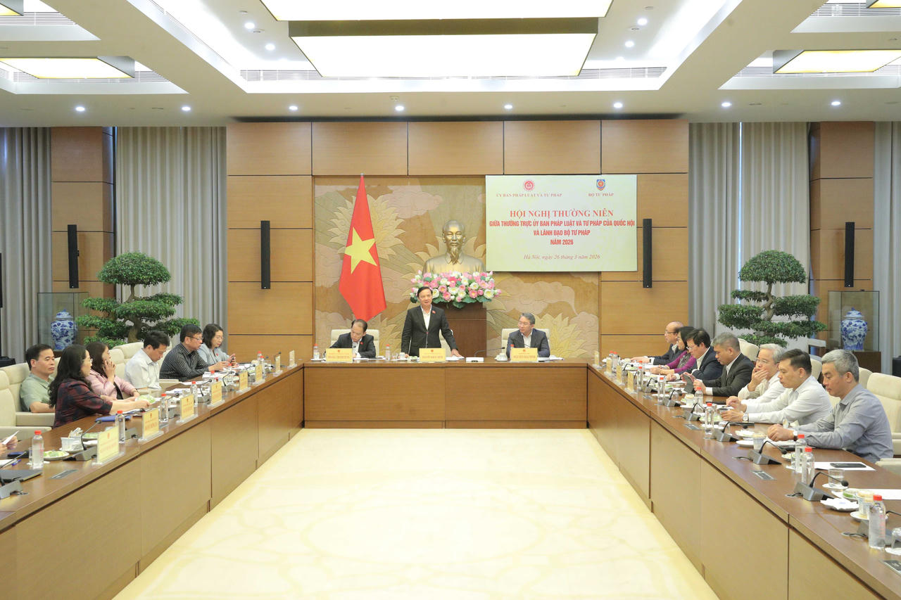 Ph&oacute; Chủ tịch QH Nguyễn Khắc Định ph&aacute;t biểu chỉ đạo Hội nghị.