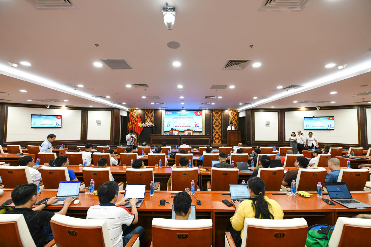 Quang cảnh buổi họp b&aacute;o.