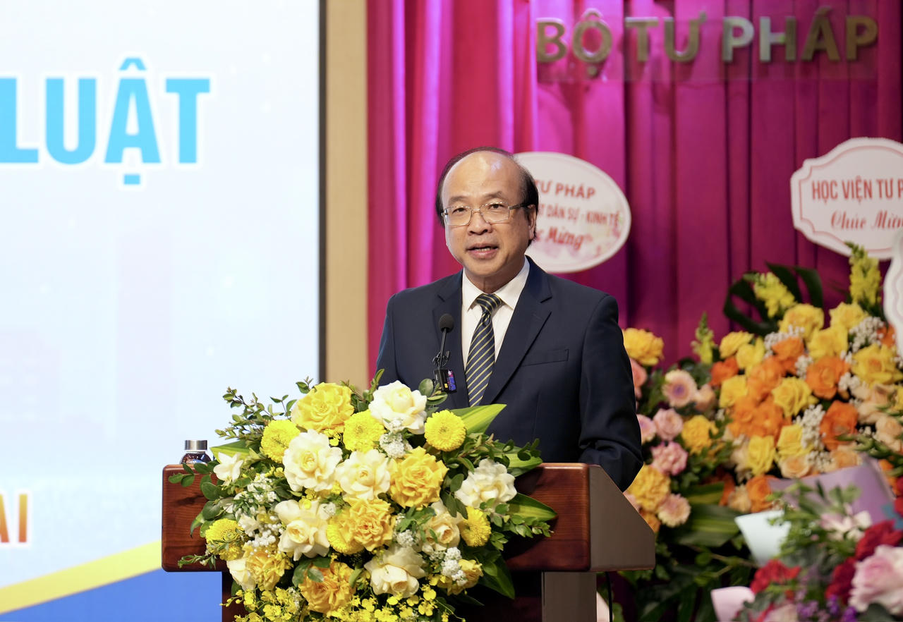 Thứ trưởng Phan Ch&iacute; Hiếu ph&aacute;t biểu chỉ đạo tại Hội nghị.