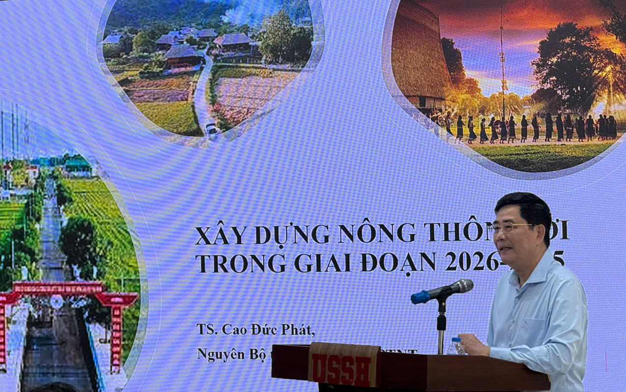 TS. Cao Đức Ph&aacute;t, nguy&ecirc;n Bộ trưởng Bộ NN&amp;amp;PTNT ph&aacute;t biểu tại Tọa đ&agrave;m. (Ảnh: PV)