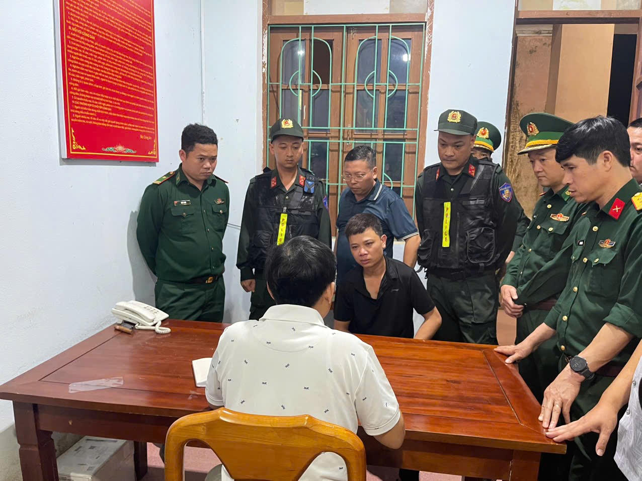 C&aacute;c lực lượng chức năng phối hợp khai th&aacute;c nhanh đối tượng sau khi g&acirc;y &aacute;n.