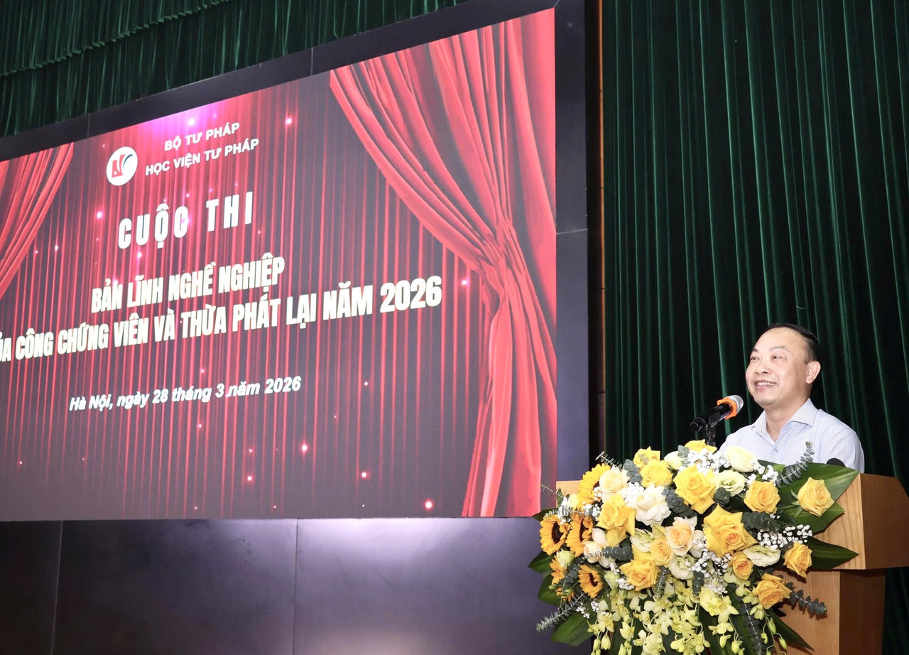 NGƯT, TS. Nguyễn Xu&acirc;n Thu &ndash; B&iacute; thư Đảng ủy, Gi&aacute;m đốc Học viện Tư ph&aacute;p ph&aacute;t biểu.