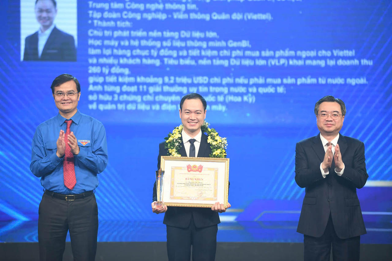 Kỹ sư c&ocirc;ng nghệ Nguyễn Ch&iacute; Đ&ocirc;ng (sinh năm 1996) hiện c&ocirc;ng t&aacute;c tại Trung t&acirc;m C&ocirc;ng nghệ th&ocirc;ng tin, Tập đo&agrave;n C&ocirc;ng nghiệp - Viễn th&ocirc;ng Qu&acirc;n đội.