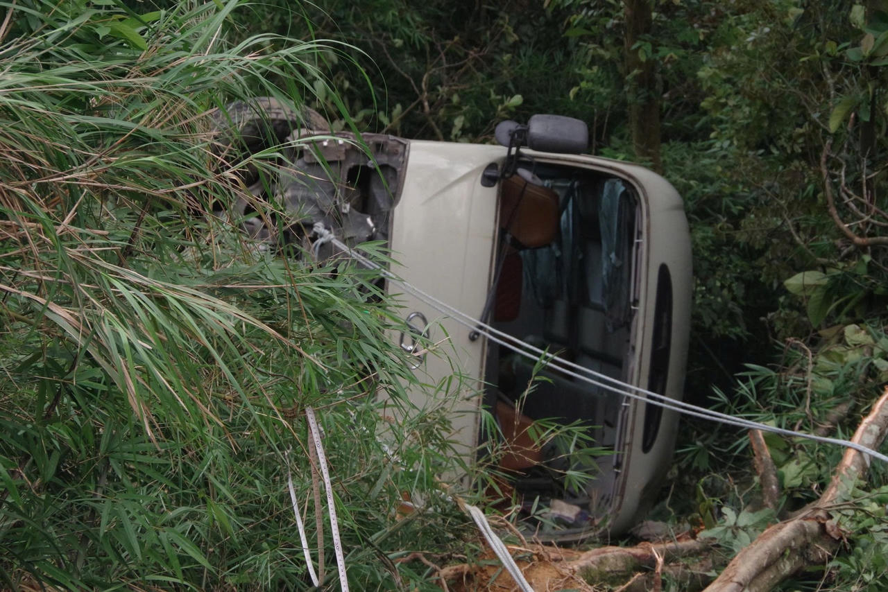 Hiện trường vụ tai nạn. (Ảnh: Bộ C&ocirc;ng an)