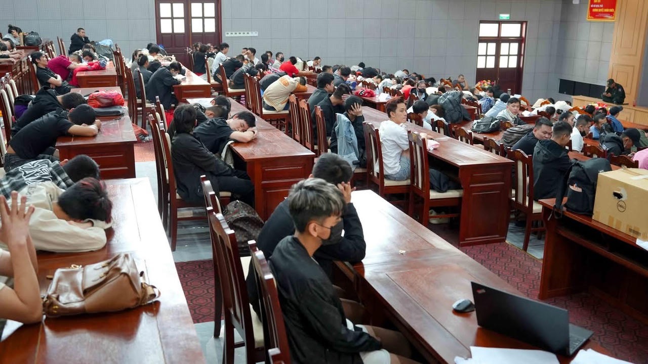 C&aacute;c đối tượng bị bắt giữ.