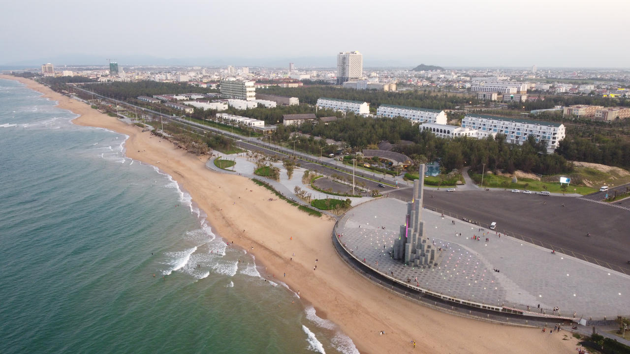 Th&aacute;p Nghinh Phong l&agrave; c&ocirc;ng tr&igrave;nh từng đoạt giải Cảnh quan đ&ocirc; thị ch&acirc;u &Aacute; 2023 v&agrave; được World Travel Awards vinh danh.
