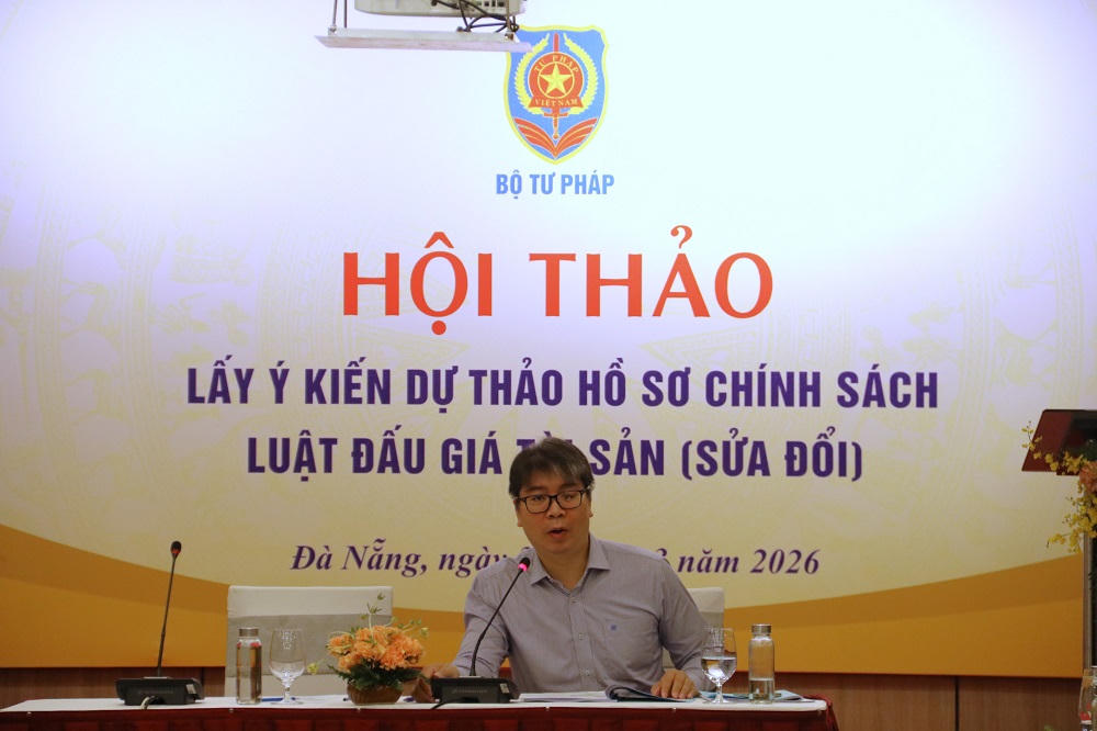 &Ocirc;ng L&ecirc; Văn Tuấn, Ph&oacute; Cục trưởng Cục Bổ trợ tư ph&aacute;p (Bộ Tư ph&aacute;p) chủ tr&igrave; Hội thảo.&nbsp;