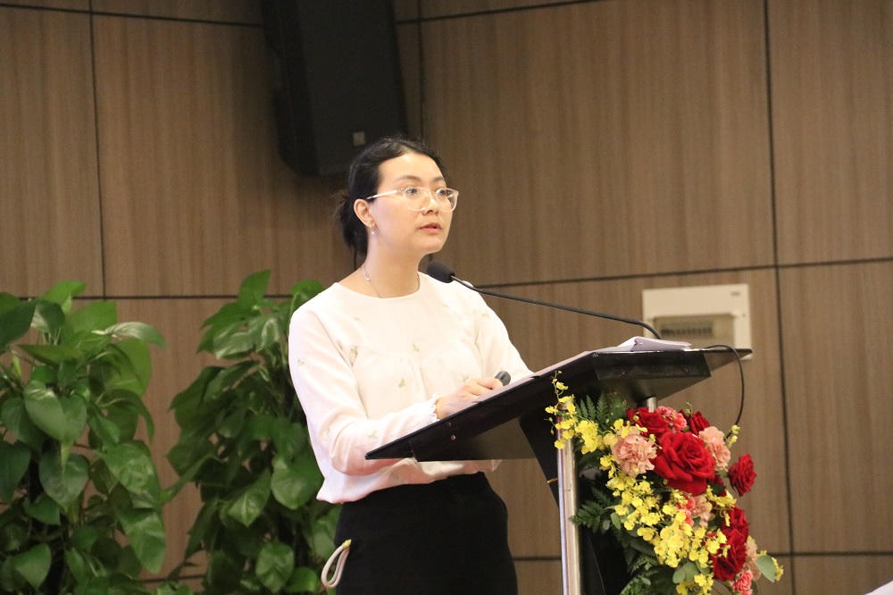 B&agrave; B&ugrave;i Thị Huyền, c&aacute;n bộ ph&ograve;ng Quản l&yacute; đấu gi&aacute; t&agrave;i sản (Cục Bổ trợ tư ph&aacute;p) tr&igrave;nh b&agrave;y c&aacute;c định hướng ch&iacute;nh s&aacute;ch của dự thảo luật sửa đổi.