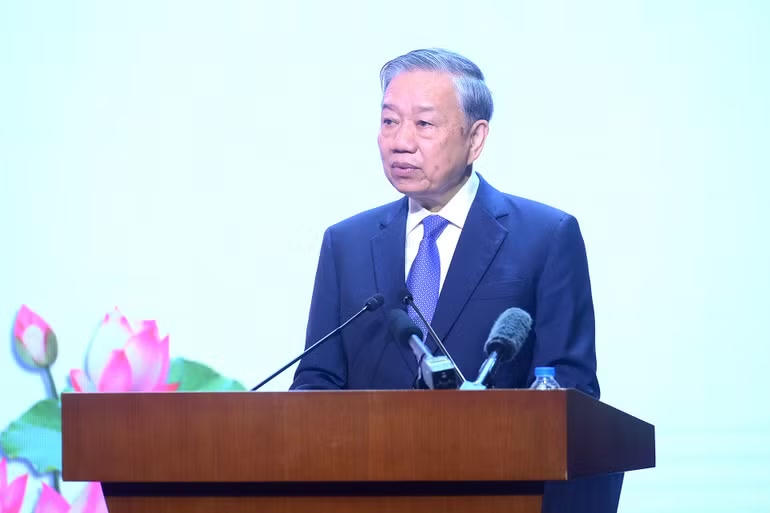 Tổng B&iacute; thư T&ocirc; L&acirc;m ph&aacute;t biểu tại Lễ kỷ niệm 75 năm Ng&agrave;y truyền thống Bệnh viện Trung ương Qu&acirc;n đội 108. (Ảnh: nhandan.vn)