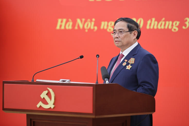 Tổng B&iacute; thư T&ocirc; L&acirc;m trao Hu&acirc;n chương Qu&acirc;n c&ocirc;ng hạng nhất v&agrave; Huy hiệu Đảng tặng c&aacute;c đồng ch&iacute; l&atilde;nh đạo, nguy&ecirc;n l&atilde;nh đạo- Ảnh 6.