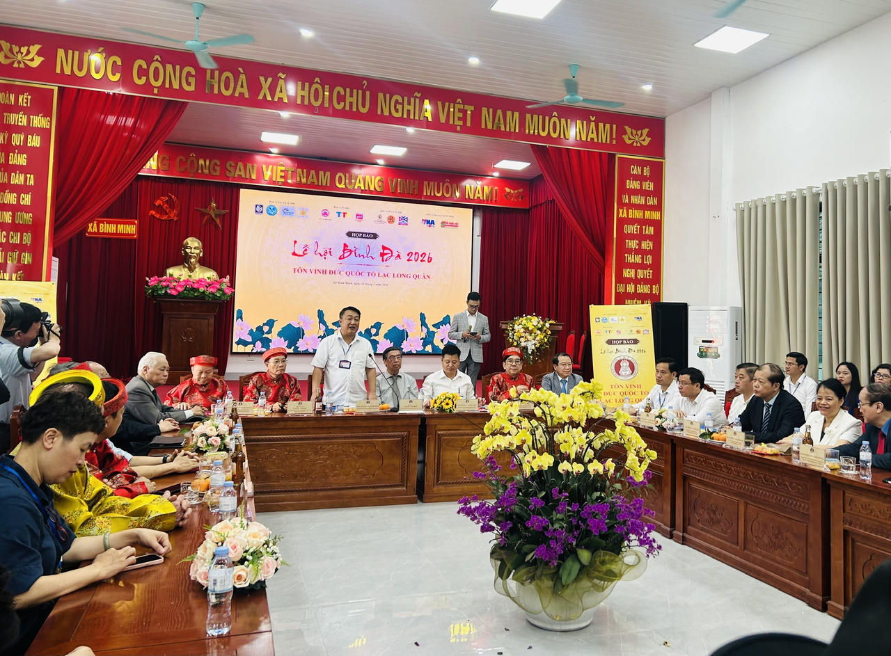 &Ocirc;ng Nguyễn Đăng Việt, Chủ tịch UBND x&atilde; B&igrave;nh Minh, H&agrave; Nội ph&aacute;t biểu tại buổi lễ giới thiệu. (Nguồn: P.V)