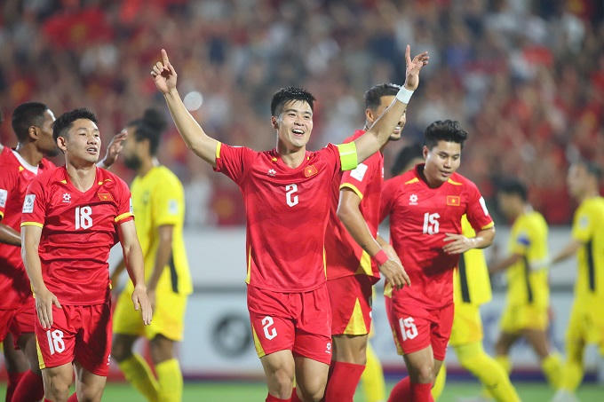 Duy Mạnh ghi b&agrave;n thắng cho đội tuyển Việt Nam ở ph&uacute;t thứ 6 (Ảnh Đức Cường)