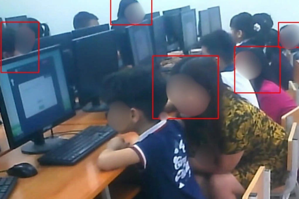 Camera ghi lại ảnh gi&aacute;m thị ra v&agrave;o khu vực thi, nhắc b&agrave;i v&agrave; hỗ trợ học sinh l&agrave;m b&agrave;i (Ảnh: BTC VioEdu).