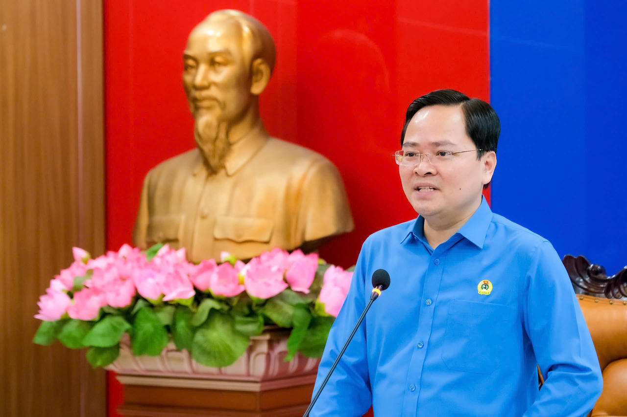 Chủ tịch Tổng LĐLĐVN Nguyễn Anh Tuấn ph&aacute;t biểu khai mạc.