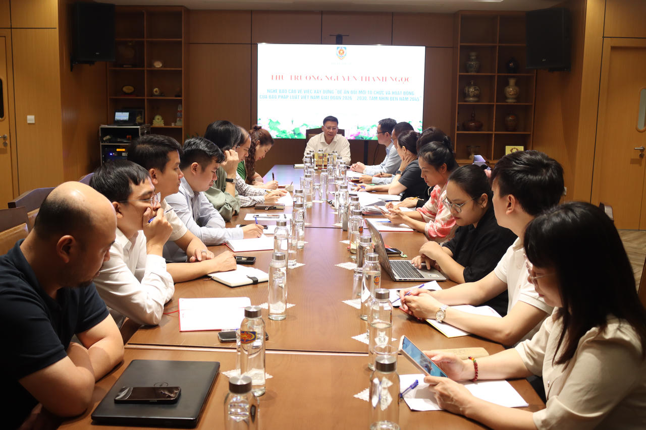 To&agrave;n cảnh cuộc họp.