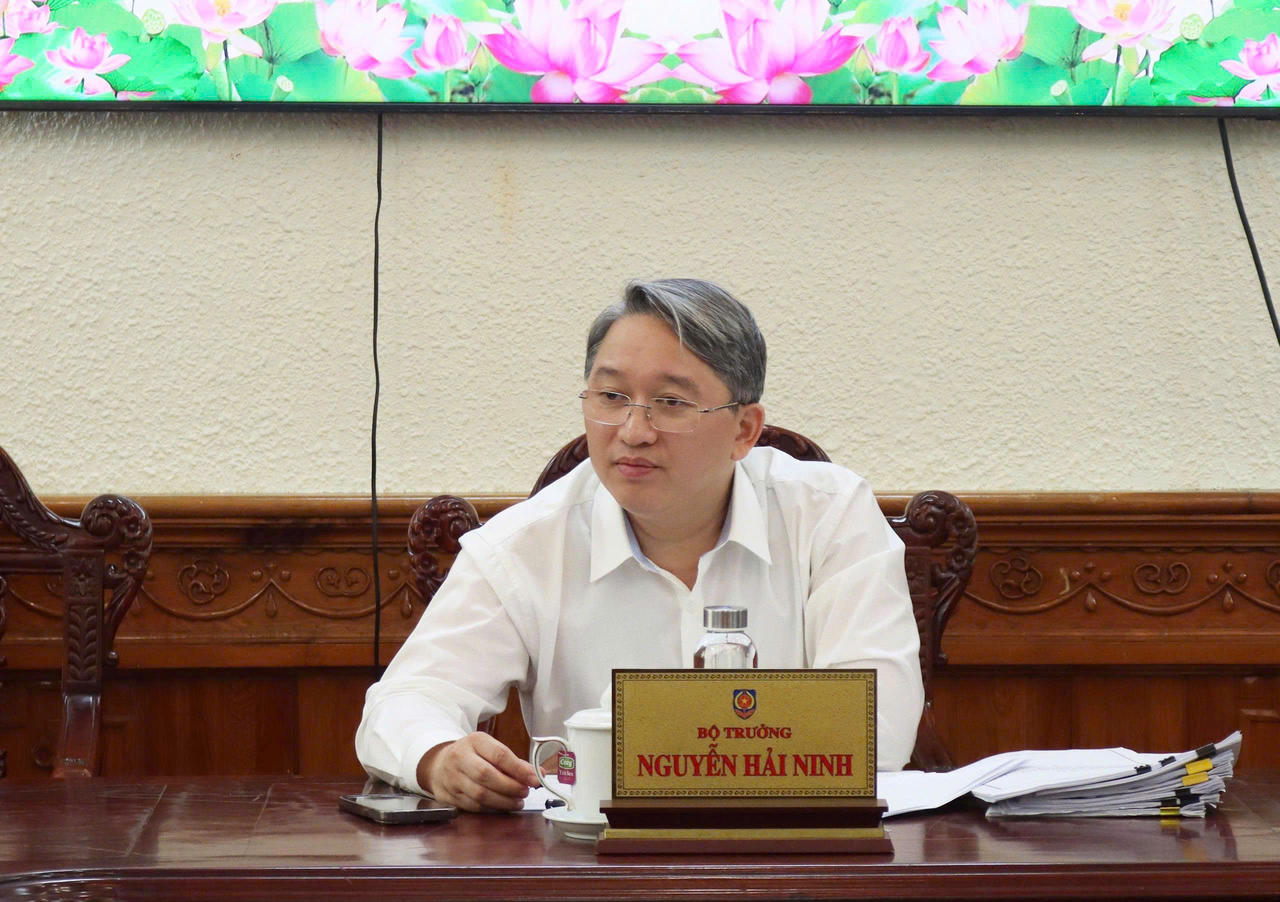 Bộ trưởng Nguyễn Hải Ninh.