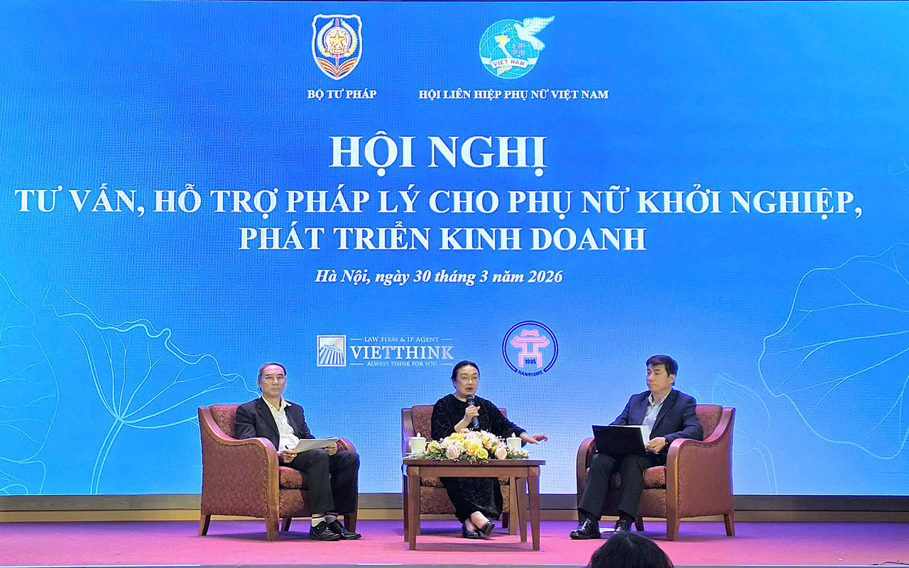 Phi&ecirc;n hỏi đ&aacute;p, tư vấn trực tiếp tại Hội nghị tập huấn &ldquo;Tư vấn, hỗ trợ ph&aacute;p l&yacute; cho phụ nữ khởi nghiệp, ph&aacute;t triển kinh doanh&rdquo; do TƯ Hội LHPN Việt Nam phối hợp với Bộ Tư ph&aacute;p tổ chức. Nguồn Hội LHPNVN