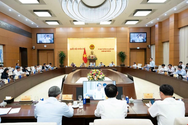 Quang cảnh phi&ecirc;n họp.