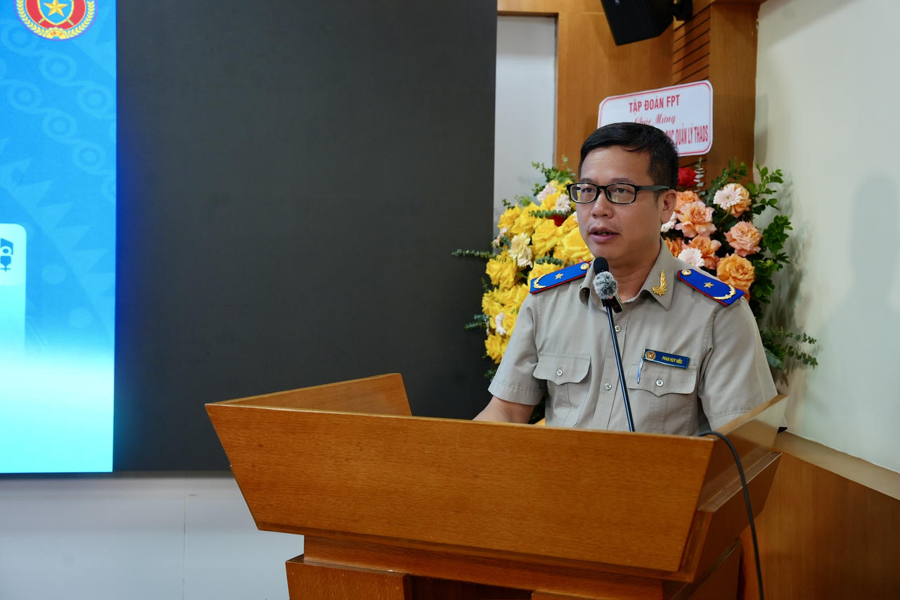 Ph&oacute; Cục trưởng Cục Quản l&yacute; THADS Phan Huy Hiếu tr&igrave;nh b&agrave;y b&aacute;o c&aacute;o.