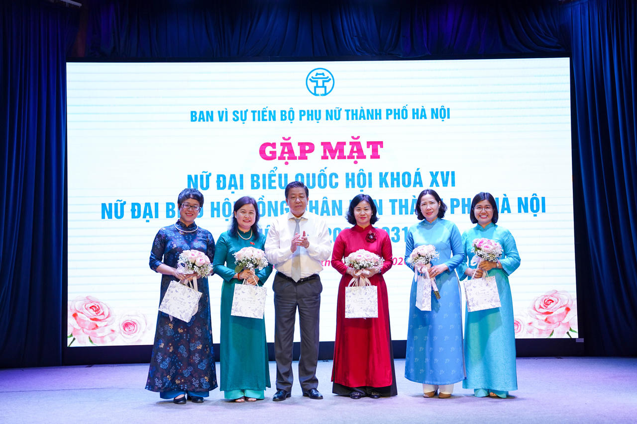 Nữ đại biểu Hà Nội cam kết hành động, đồng hành cùng Thủ đô trong nhiệm kỳ mới