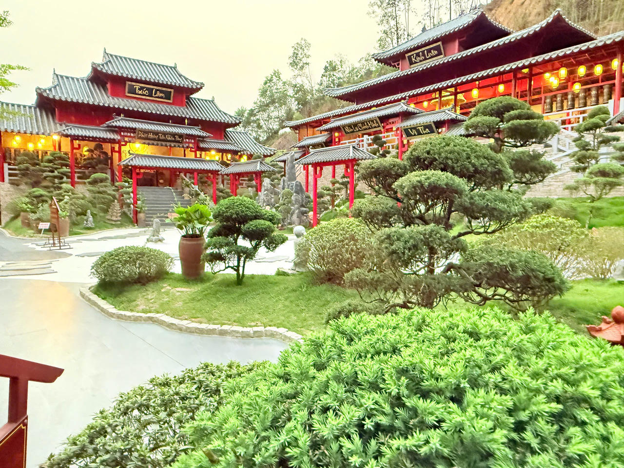 Tâm huyết phục hưng một ngôi cổ tự, hành trình dung hòa giữa tu tập và học thuật