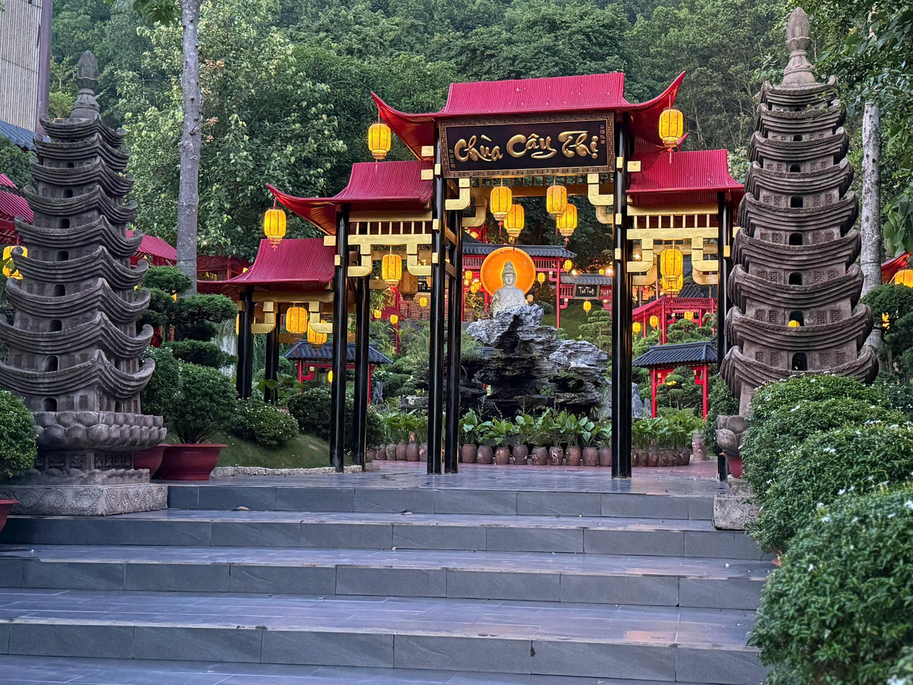 T&acirc;m huyết phục hưng một ng&ocirc;i cổ tự, h&agrave;nh tr&igrave;nh dung h&ograve;a giữa tu tập v&agrave; học thuật