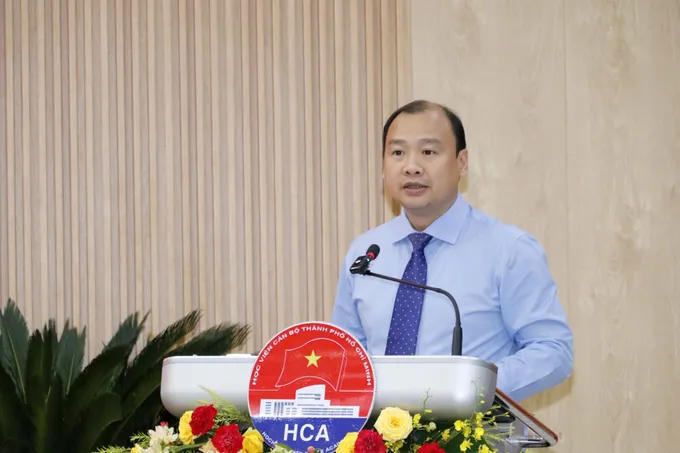 PGS-TS L&ecirc; Hải B&igrave;nh ph&aacute;t biểu đề dẫn hội thảo. Ảnh: B&aacute;o S&agrave;i G&ograve;n giải ph&oacute;ng