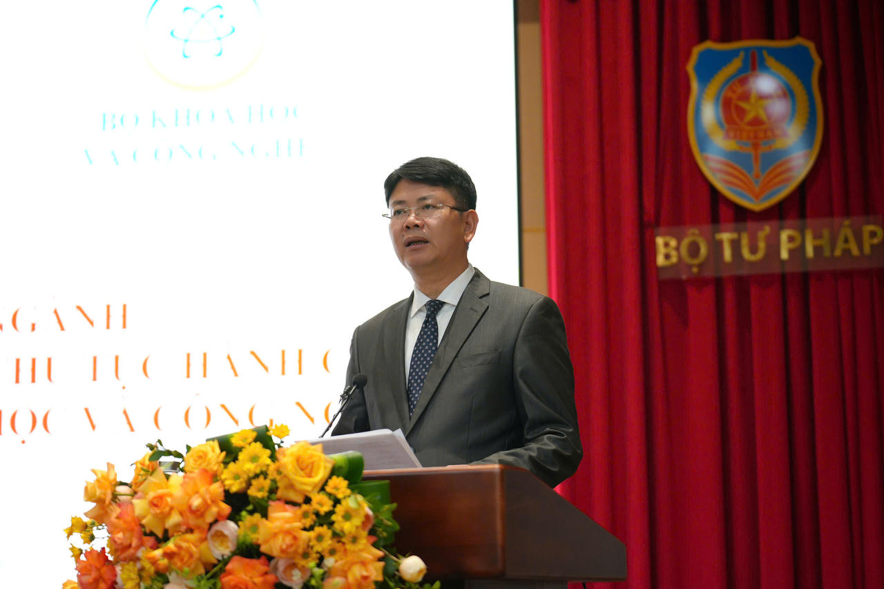 Thứ trưởng Nguyễn Thanh Tịnh b&aacute;o c&aacute;o về Quy chế phối hợp.