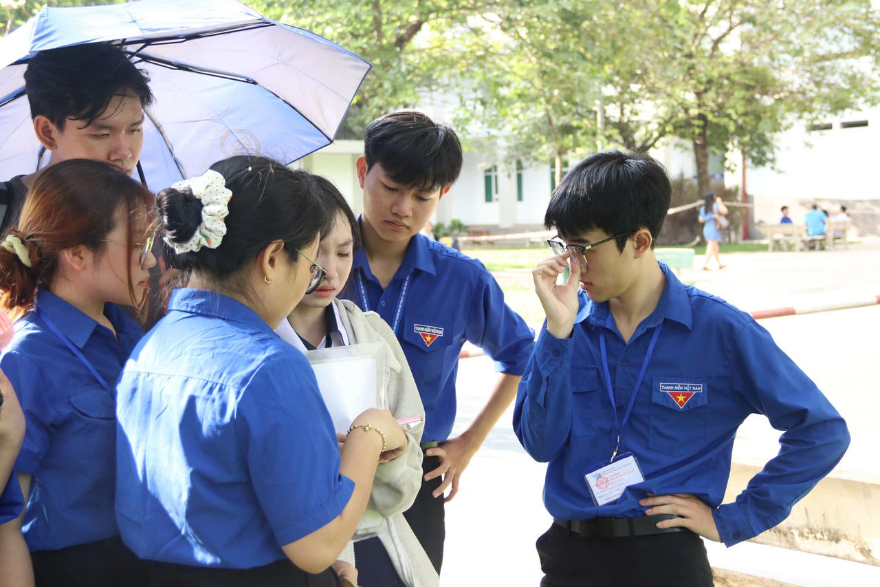 Kỷ lục -137.000 th&iacute; sinh bước v&agrave;o kỳ thi Đ&aacute;nh gi&aacute; năng lực ĐHQG-HCM 2026