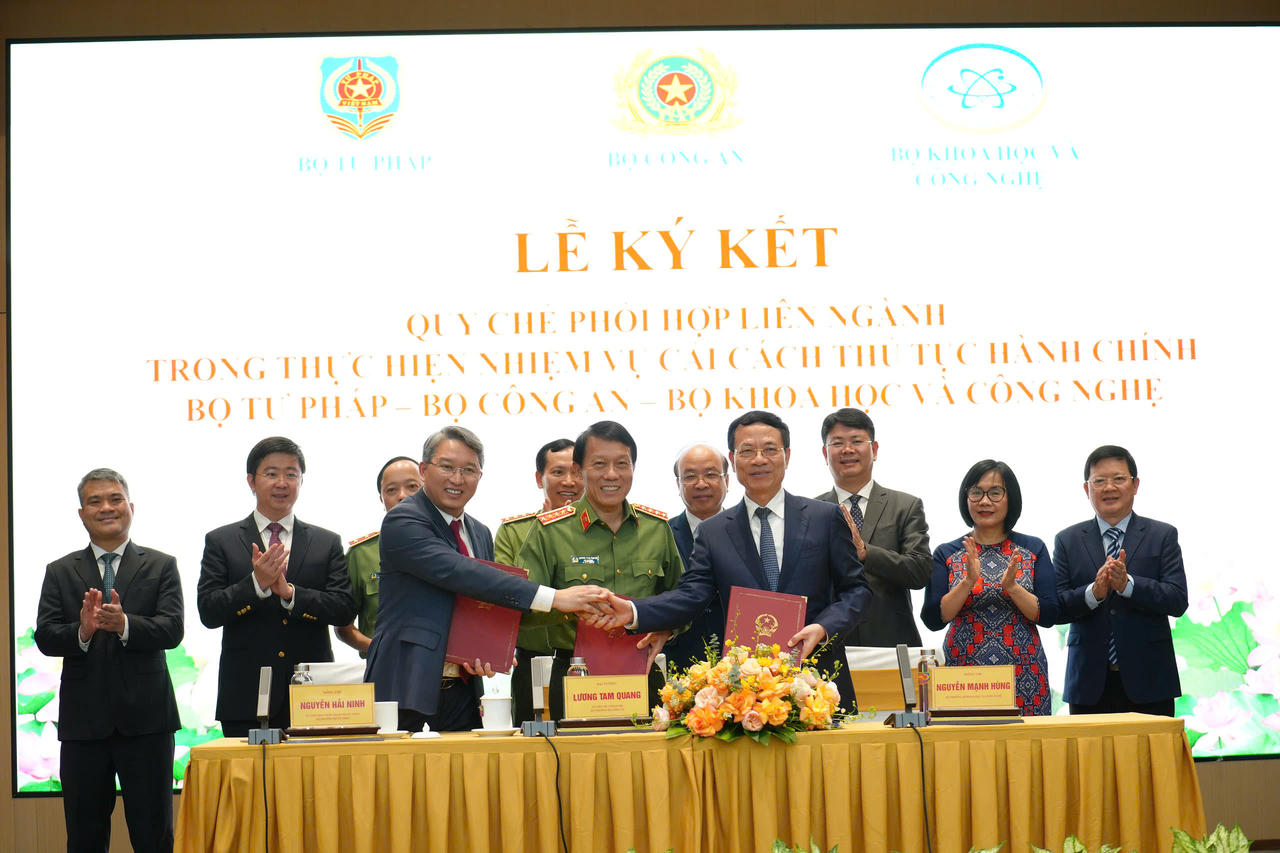 Ba Bộ trưởng k&yacute; kết Quy chế phối hợp li&ecirc;n ng&agrave;nh.