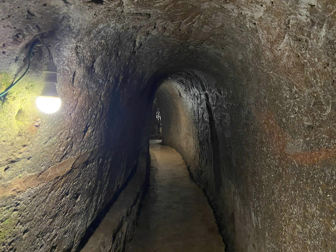 Địa đạo Vĩnh Mốc, một trong 647 địa chỉ đỏ của tỉnh Quảng Trị.