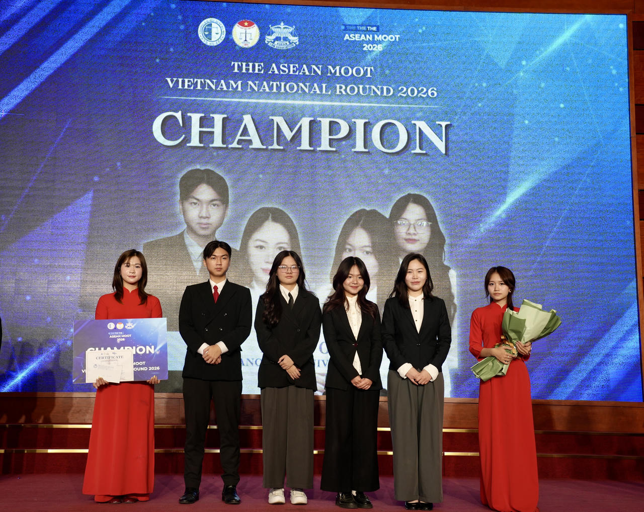 C&aacute;c th&agrave;nh vi&ecirc;n&nbsp;Đội 03 &ndash; Đến từ Trường Đại học Luật H&agrave; Nội