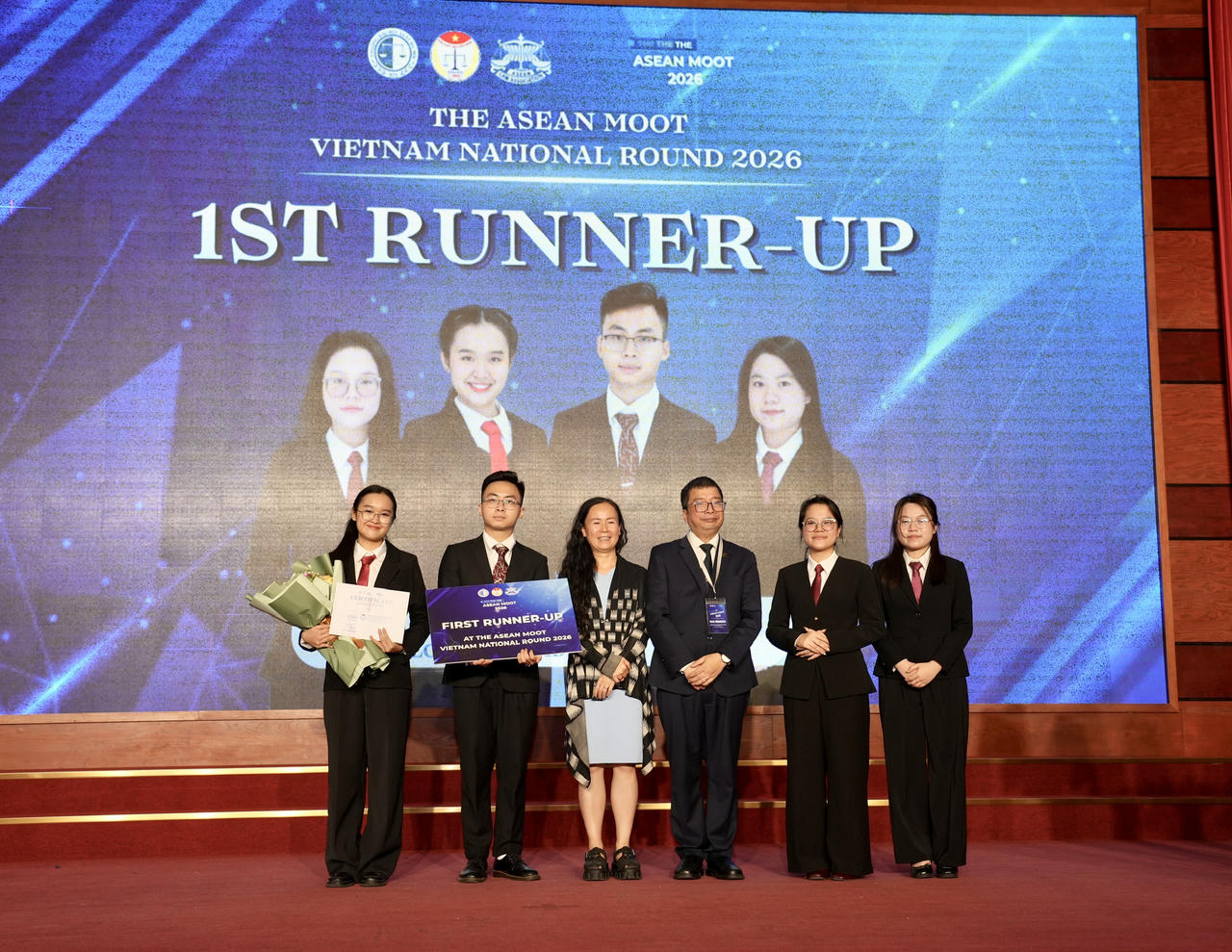 Đội 02 &ndash; Đến từ Học viện Ngoại Giao gi&agrave;nh giải nh&igrave; cuộc thi