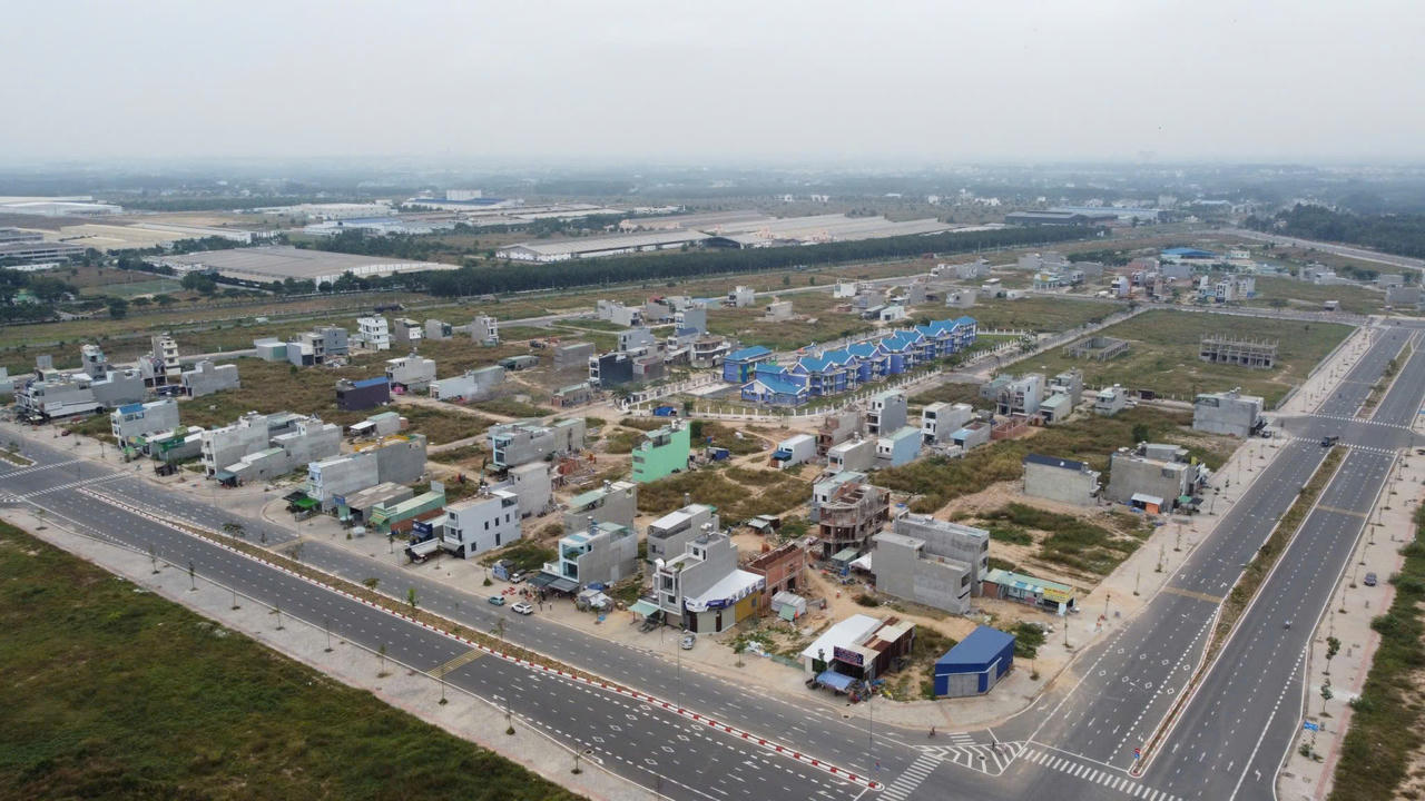 Khu t&aacute;i định cư s&acirc;n bay Long Th&agrave;nh (c&ograve;n gọi Lộc An - B&igrave;nh Sơn) l&agrave; điểm nhấn trong x&acirc;y dựng đ&ocirc; thị s&acirc;n bay Long Th&agrave;nh.