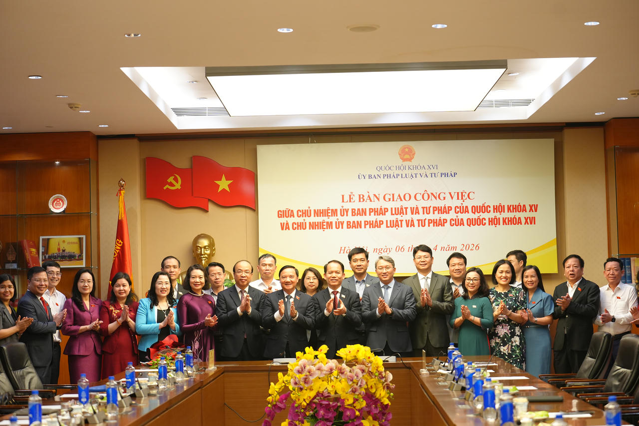 C&aacute;c đại biểu dự buổi Lễ chụp ảnh lưu niệm.