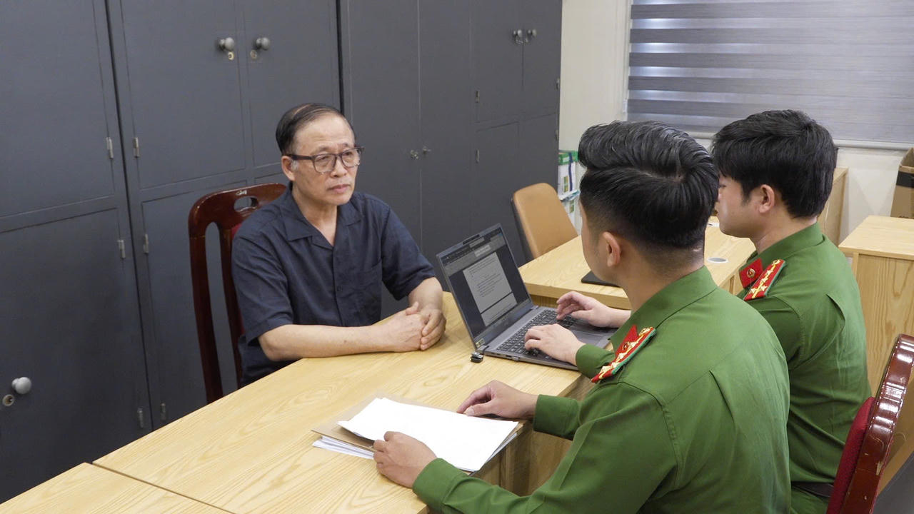 &Ocirc;ng Vũ Minh Ch&acirc;u tại Cơ quan CSĐT. (Ảnh: CATP H&agrave; Nội cung cấp)