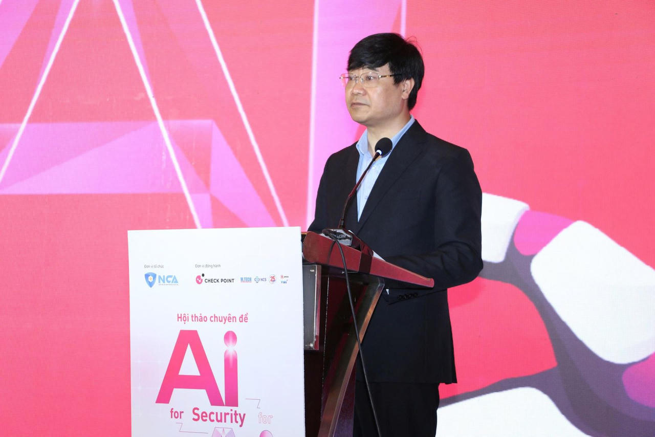 Đại t&aacute;, TS Nguyễn Hồng Qu&acirc;n, Ph&oacute; Cục trưởng Cục An ninh mạng v&agrave; Ph&ograve;ng, chống tội phạm sử dụng c&ocirc;ng nghệ cao th&ocirc;ng tin về việc sử dụng AI trong tấn c&ocirc;ng mạng