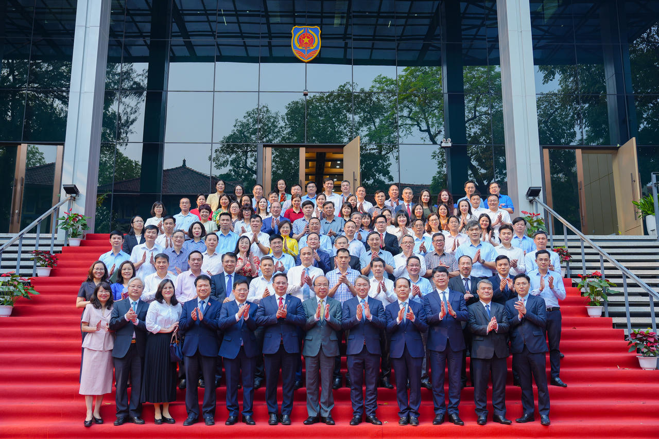 Bàn giao công tác giữa Bộ trưởng Bộ Tư pháp nhiệm kỳ 2021-2026 và Bộ trưởng nhiệm kỳ 2026-2031