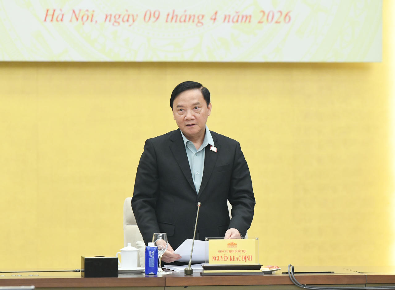 Phó Chủ tịch Quốc hội Nguyễn Khắc Định phát biểu tại phi&ecirc;n họp