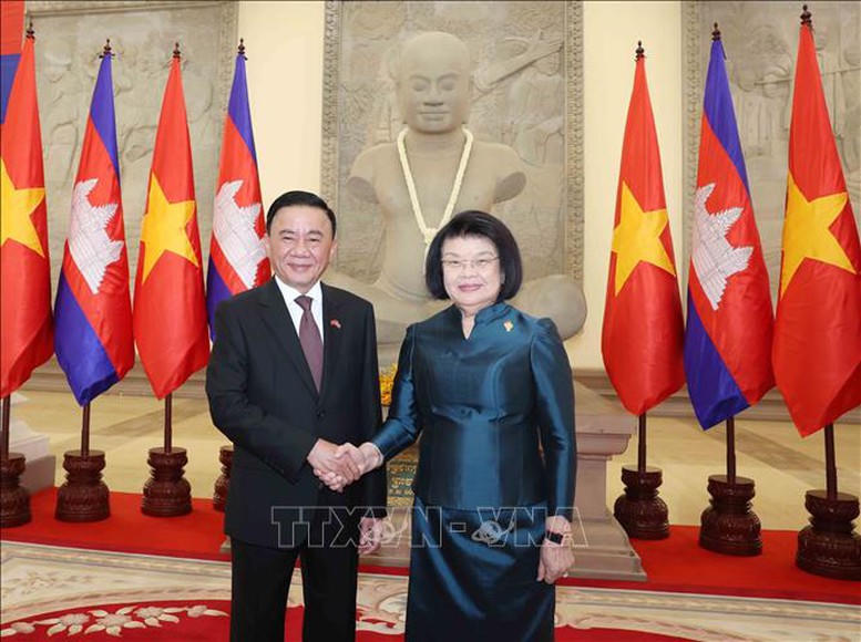 Lễ đ&oacute;n trọng thể Ủy vi&ecirc;n Bộ Ch&iacute;nh trị, Thường trực Ban B&iacute; thư Trần Cẩm T&uacute; thăm ch&iacute;nh thức Vương quốc Campuchia- Ảnh 2.