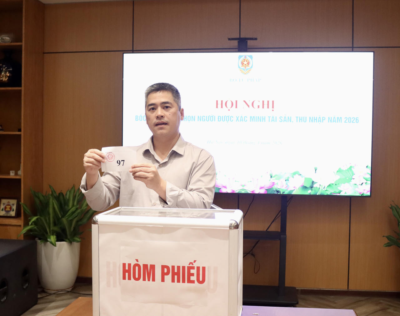 Bộ Tư pháp bốc thăm lựa chọn người xác minh tài sản, thu nhập năm 2026