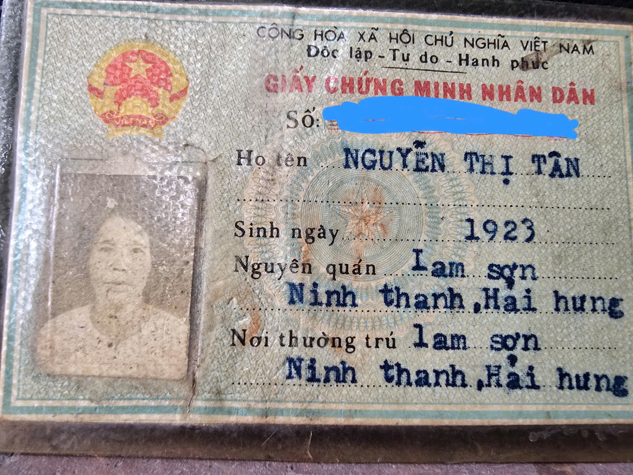 Giấy chứng minh nh&acirc;n d&acirc;n b&agrave; Nguyễn Thị T&acirc;n