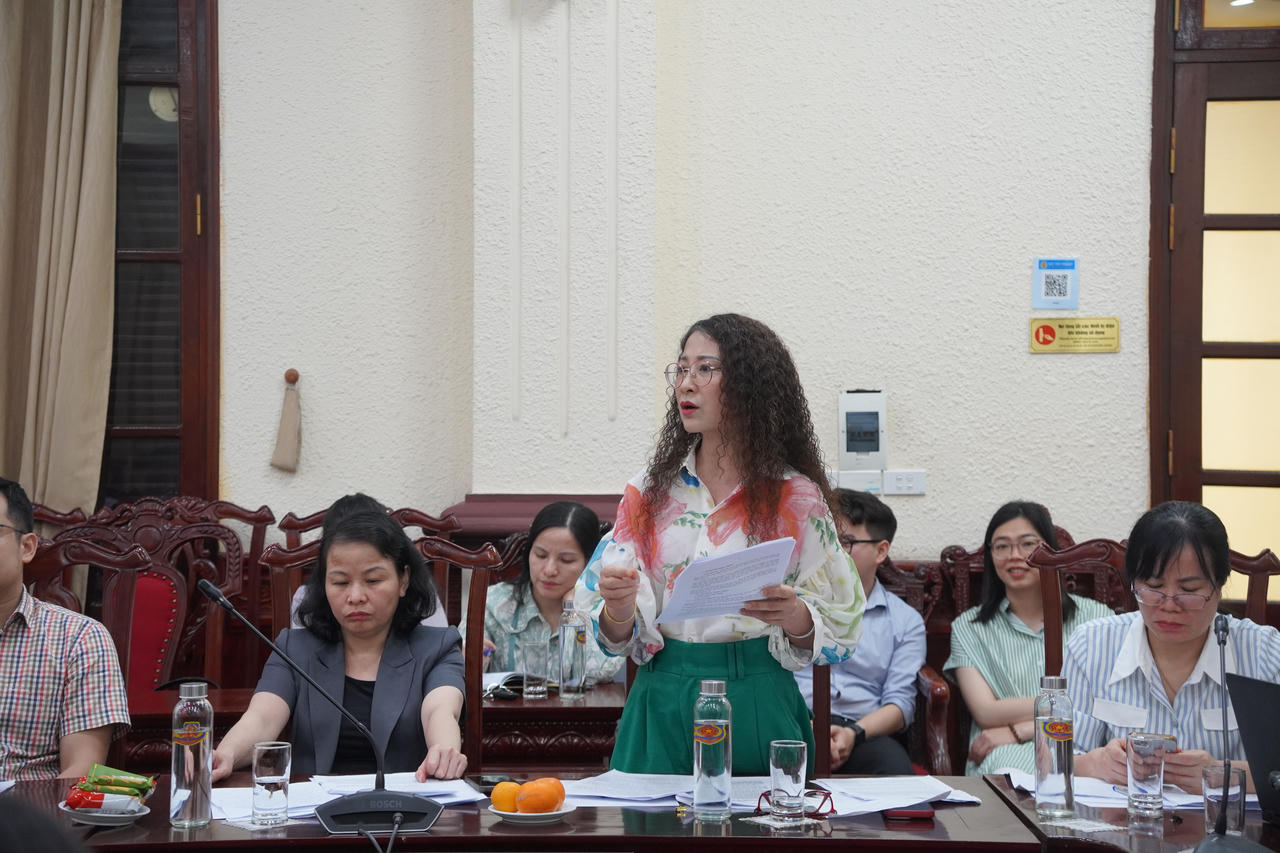 B&agrave; B&ugrave;i Thanh T&acirc;m, Ph&oacute; Vụ trưởng Vụ Văn ho&aacute; &ndash; Văn nghệ, Ban Tuy&ecirc;n gi&aacute;o v&agrave; D&acirc;n vận Trung ương g&oacute;p &yacute; về nội h&agrave;m thuật ngữ &ldquo;văn h&oacute;a tu&acirc;n thủ ph&aacute;p luật&rdquo;.